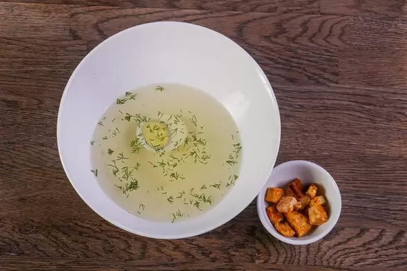 broth-with-egg-and-croutons-against-pancreatitis